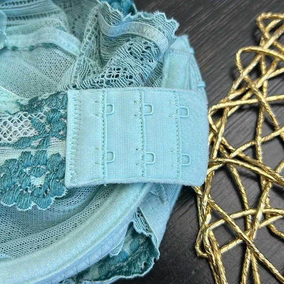 NWOT Wacoal Women's Embrace Lace Bra Size 40D
65191 - Picture 7 of 7